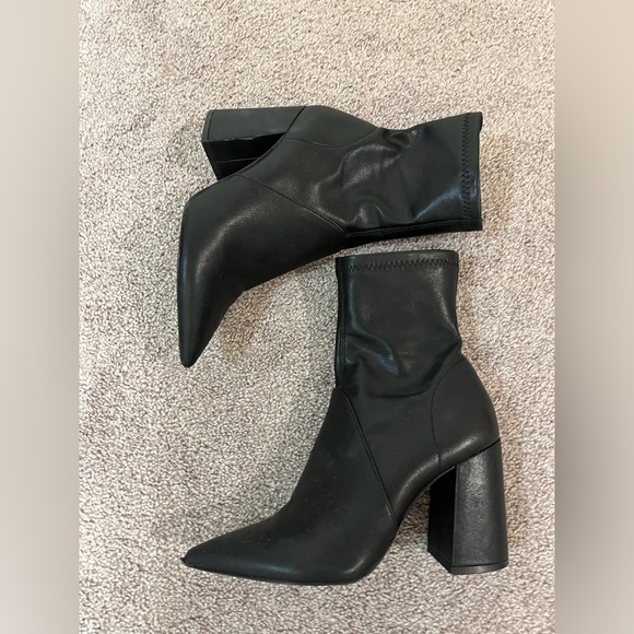 Steve Madden Black Pointed Toe Boots - Picture 1 of 3